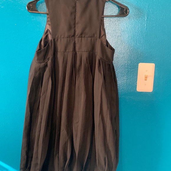 Sleeveless Black mini dress with ruffled front - Picture 8 of 12